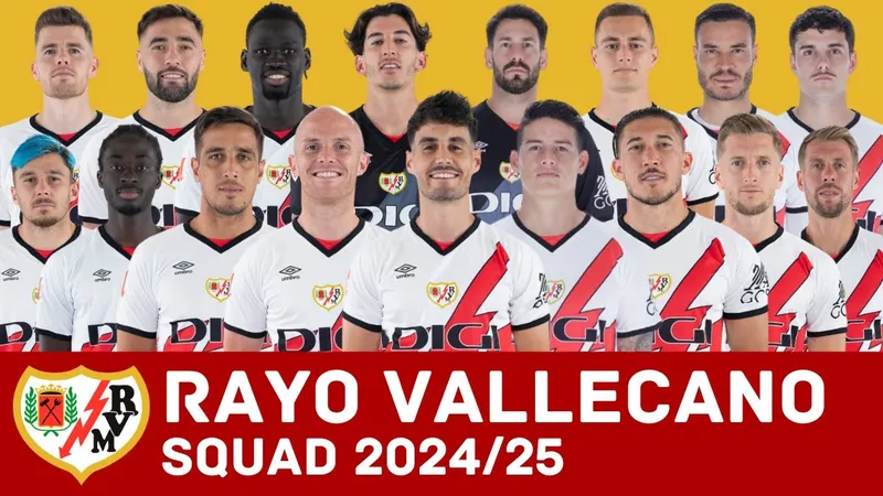 Cầu thủ Rayo Vallecano đang chạy nhanh trên sân Cầu thủ Rayo Vallecano đang chạy nhanh trên sân